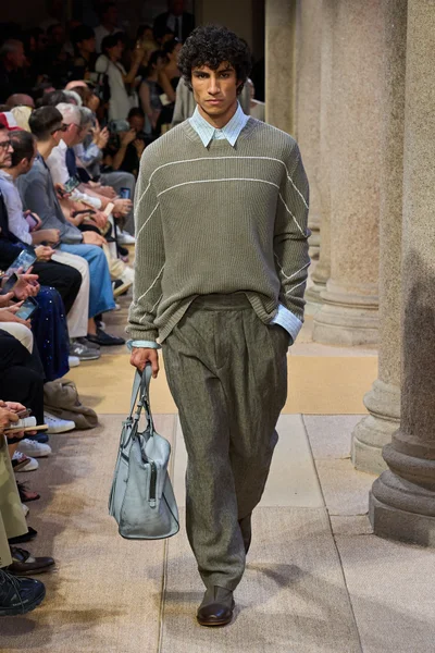 Look 70